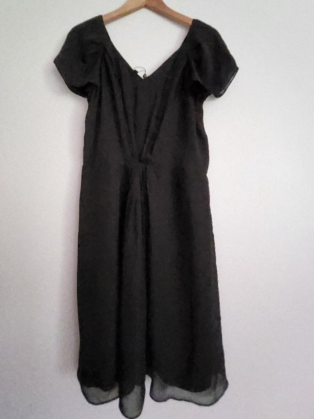 New Lulus Black Silk Dress flowy and beautiful Size 14